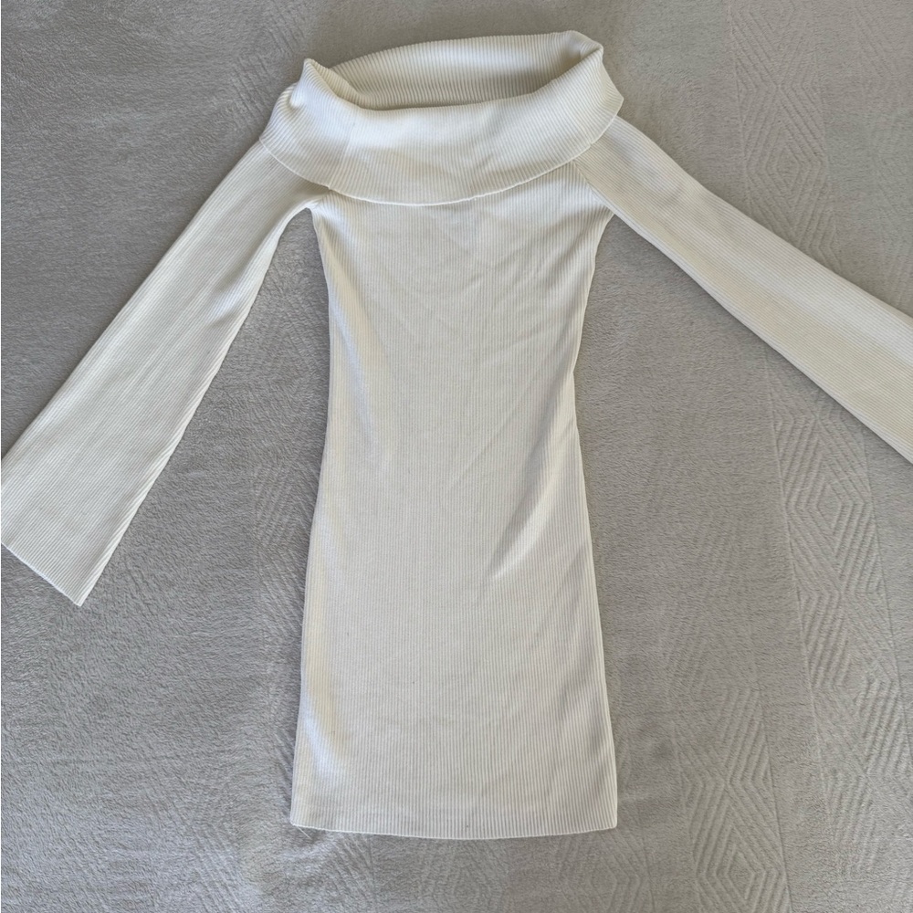 Elegant Cream Long Sleeve Dress